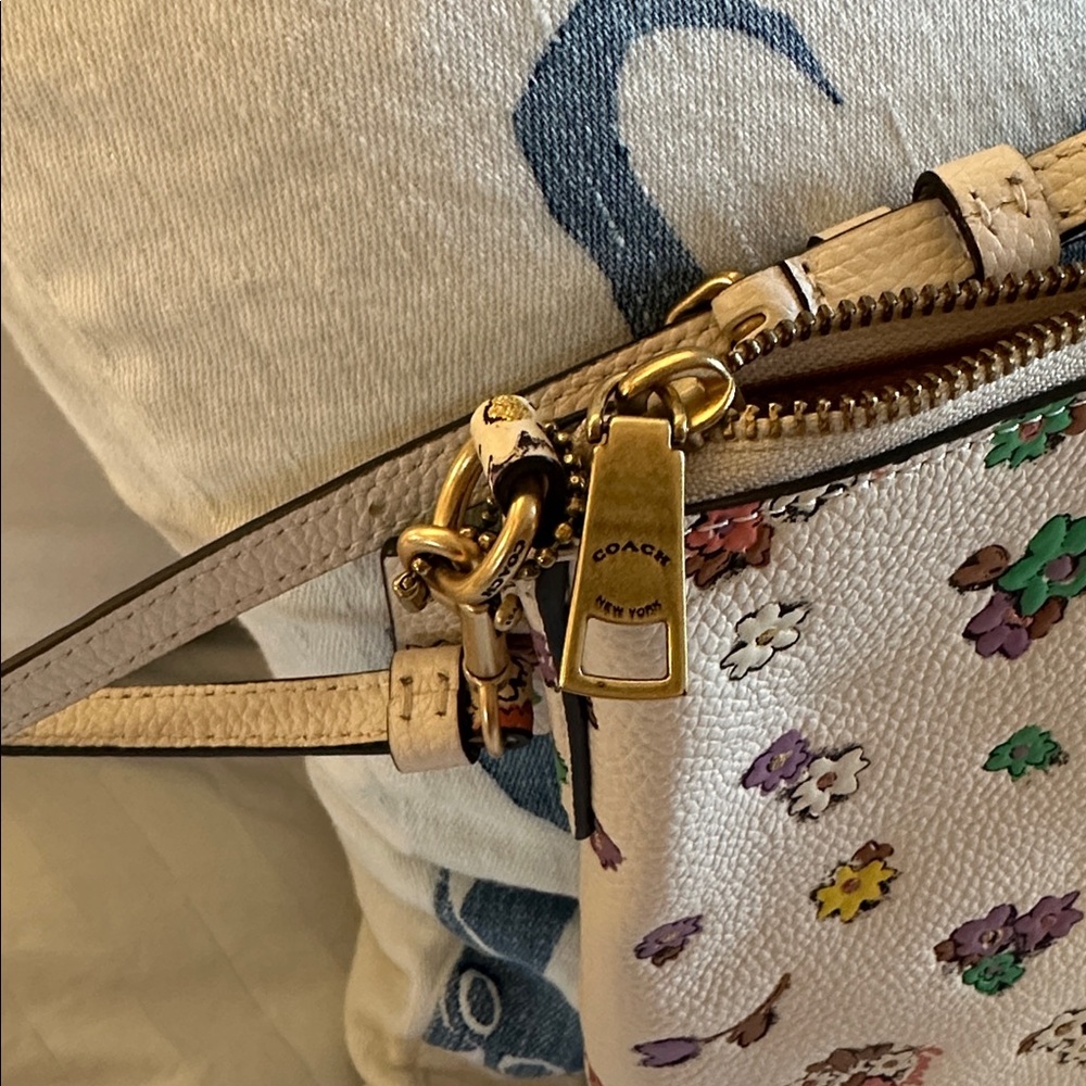 Coach Kitt Floral Crossbody leather Bag - Cream - Picture 5 of 6